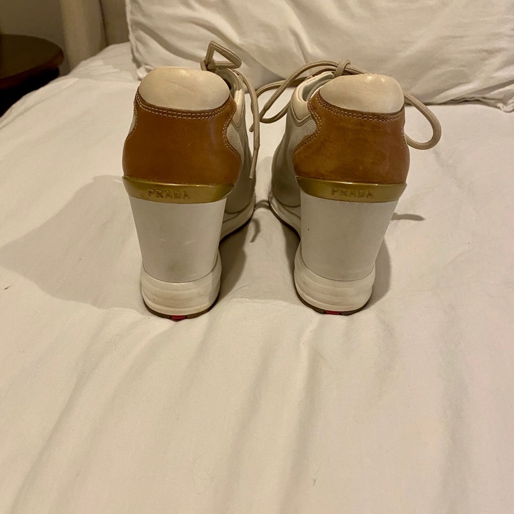 Prada - Picture 4 of 5